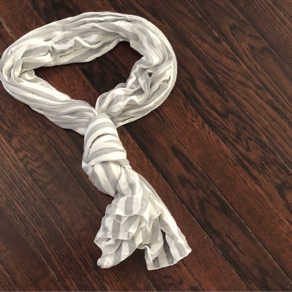 Victoria's Secret Supermodels Essentials Scarf - Picture 4 of 8